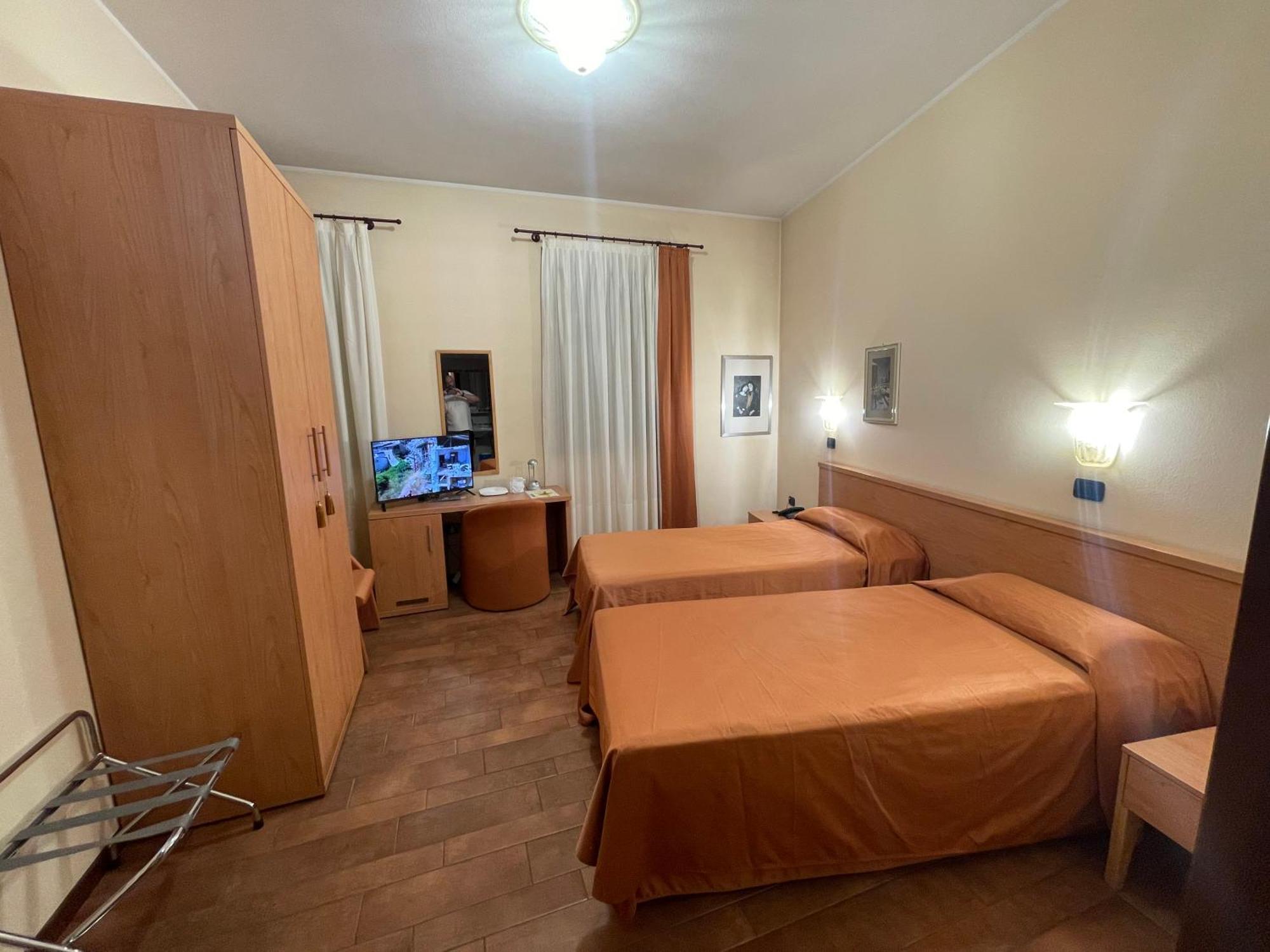 Hotel Ab Baretta Legnaro Bagian luar foto