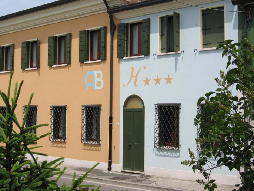 Hotel Ab Baretta Legnaro Bagian luar foto
