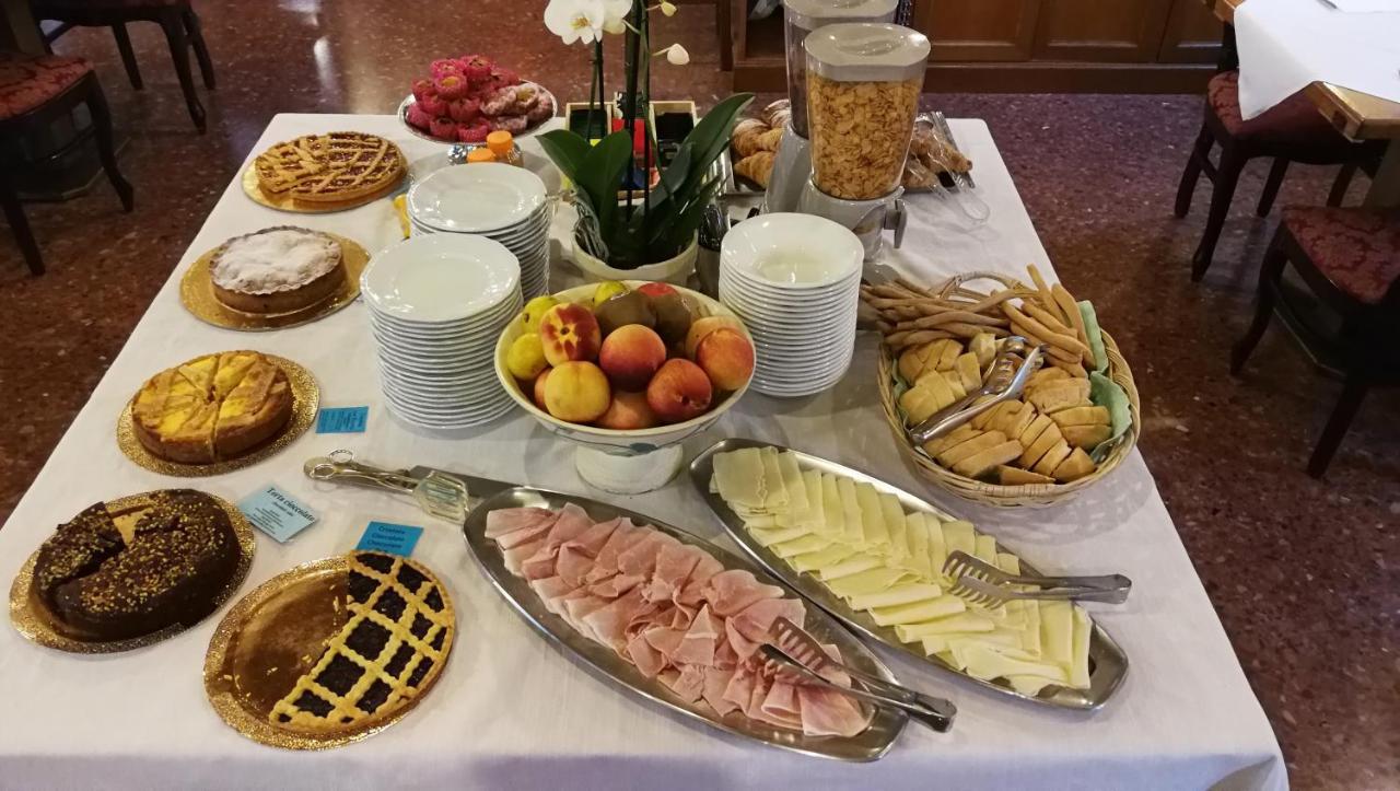 Hotel Ab Baretta Legnaro Bagian luar foto