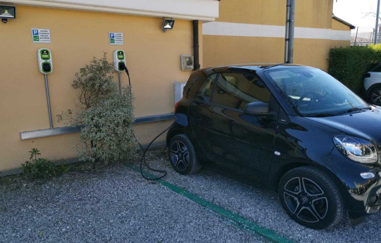 Hotel Ab Baretta Legnaro Bagian luar foto